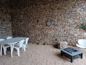 Outdoor dining - Country house with private outdoor area with brazier barbecue (Javaugues)