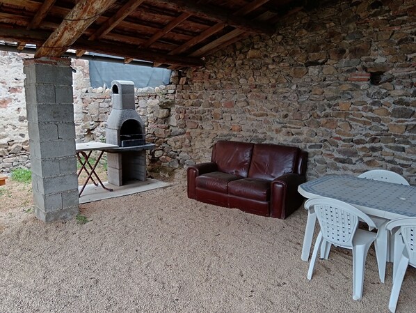Outdoor dining - Country house with private outdoor area with brazier barbecue (Javaugues)