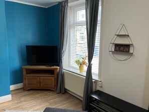 TV - Cosy Escape: 2Bed Home in Littleborough (Littleborough)