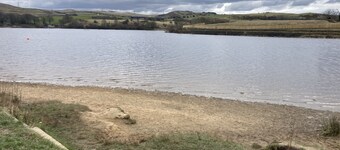 Cosy Escape: 2Bed Home in Littleborough