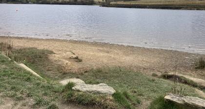 Cosy Escape: 2Bed Home in Littleborough