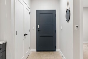 Interior - Downtown 1BR with Gym, Wi-Fi & Coworking Space (Cincinnati)