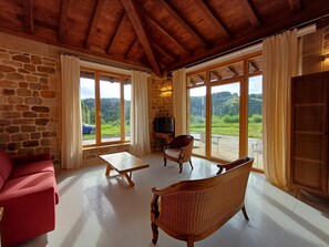 Smart TV - New apartment with garden in a rural house with sea views (Vizcaya)