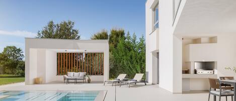 Outdoor pool, a heated pool