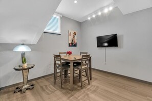 Dining - New Build Stylish Haven in Bywater + Parking (New Orleans)