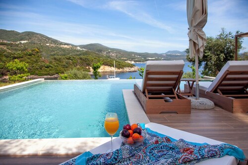 Zavia Villas-Villa Bita, Seafront with Private Pool