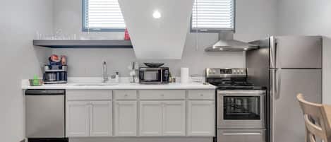 Coffee/tea maker, fridge, microwave, oven
