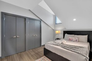 2 makuuhuonetta, silitysrauta/-lauta, ilmainen Wi-Fi, vuodevaatteet