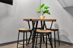 Dining - Bywater New Unit Near FQ/Frenchman+Secure parking (New Orleans)