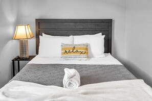 9 عدّة غرف نوم ومكواة/لوح كي وواي فاي مجانًا وملاءات أسرّة