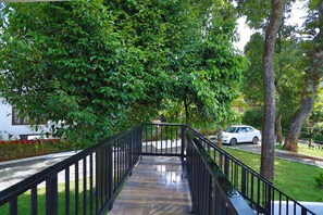 Terrace/patio - Cassa Don Premium Pool Villa (Udumbanchola)