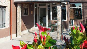 Fachada de la propiedad