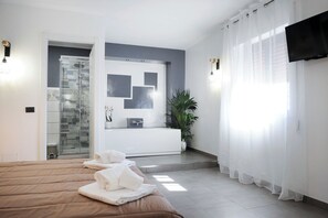 Deluxe Room | Premium bedding, individually decorated, individually furnished, desk - Hotel Riesco  (Rome)