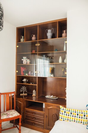 4 bedrooms, desk, iron/ironing board, travel cot