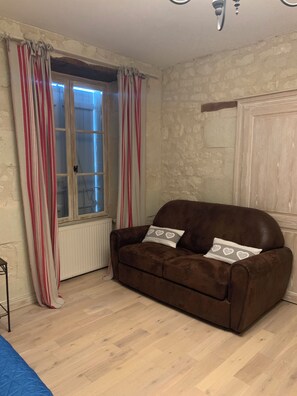 家庭套房 | 隔音、免費無線上網