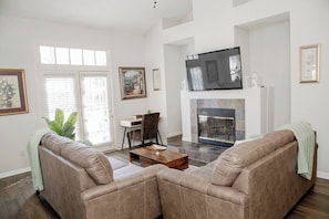 House, 3 Bedrooms, Accessible, Smoking | Living room | Flat-screen TV, books - Jacuzzi,crib,walk to Chineese,kebab Rest,food Lion (Cary)