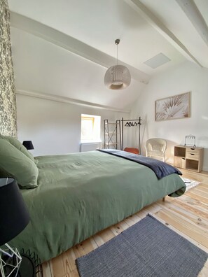 1 bedroom, free WiFi, bed sheets - Gîte de la Tour Carré - typical house near town center. Pets welcome. (Bergues)