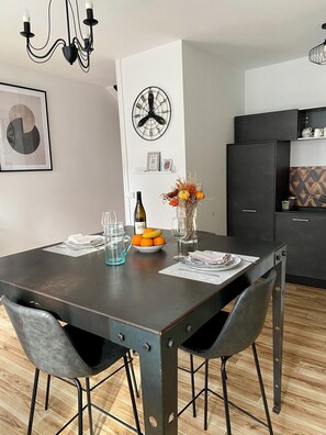 Dining - Gîte de la Tour Carré - typical house near town center. Pets welcome. (Bergues)