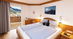 Hypo-allergenic bedding, in-room safe, individually decorated - Käserstube Ferienwohnungen (Tannheim)