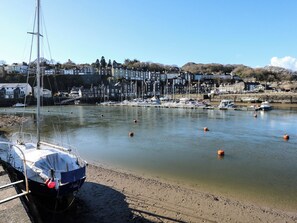 Marina - The Moorings Apartment (Porthmadog)
