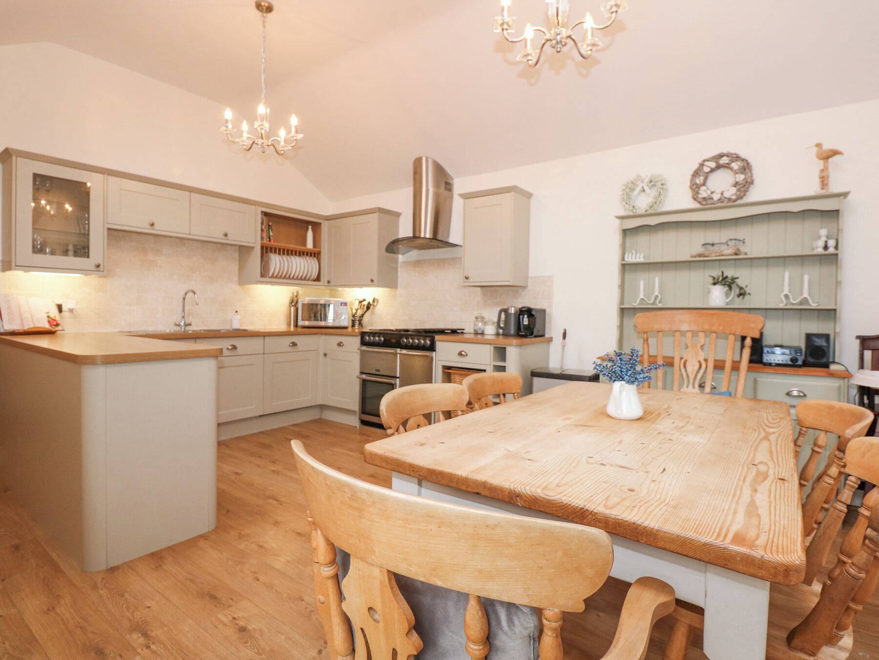 Astianpesukone, keittoastiat/astiat/ruokailuvälineet