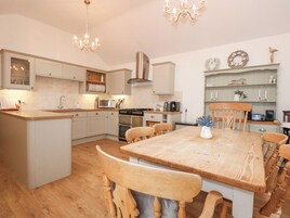 Dishwasher, cookware/dishes/utensils