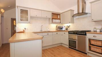 Dishwasher, cookware/dishes/utensils