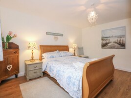 3 bedrooms, individually decorated, individually furnished, free WiFi