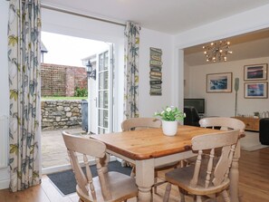 Dining - Pippin Cottage (Beaumaris)