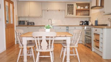 Máy rửa bát, dụng cụ nấu nướng/bát dĩa/dao nĩa