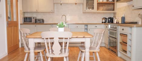 Dishwasher, cookware/dishes/utensils