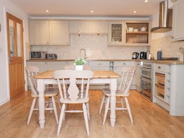 Dishwasher, cookware/dishes/utensils