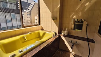 Doccia, asciugacapelli, bidet, asciugamani