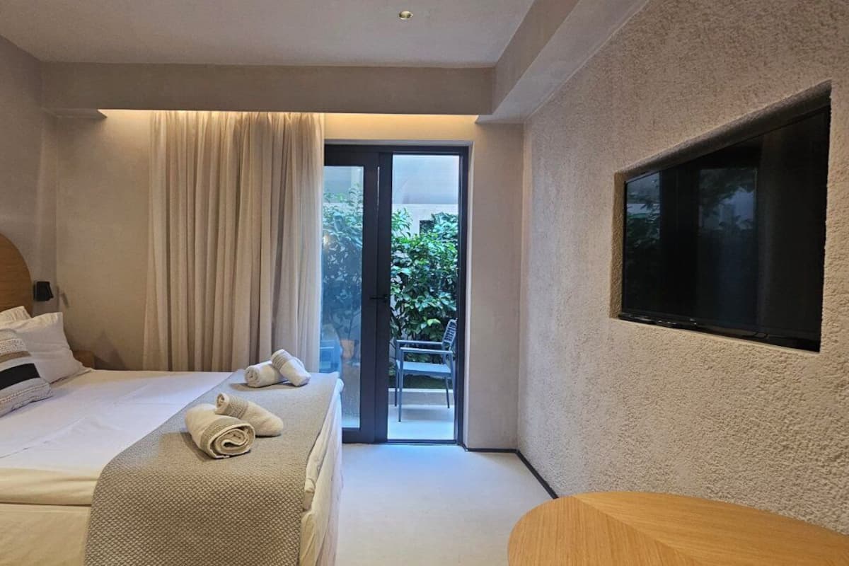 Habitación doble estándar, vista al jardín | 1 habitación, ropa de cama de alta calidad y camas con pillow-top