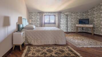Deluxe Villa, Patio, Hill View | 5 bedrooms, free WiFi