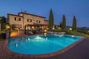 Front of property - Villa Alessia Pool Wellness And Nature  (Massa e Cozzile)