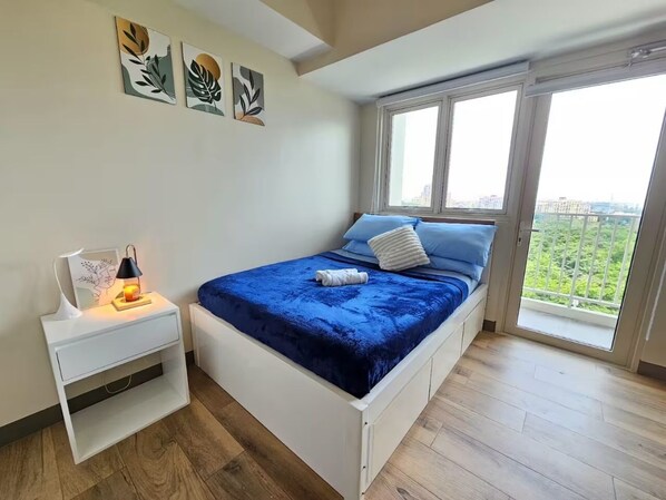 1 bedroom, desk, iron/ironing board, WiFi