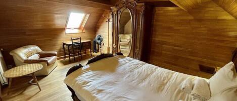 2 bedrooms, iron/ironing board, free WiFi