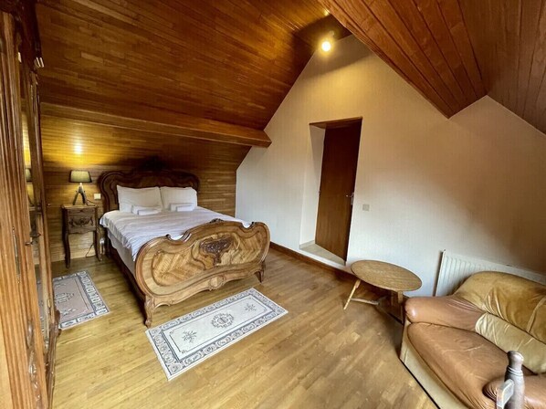2 bedrooms, iron/ironing board, free WiFi