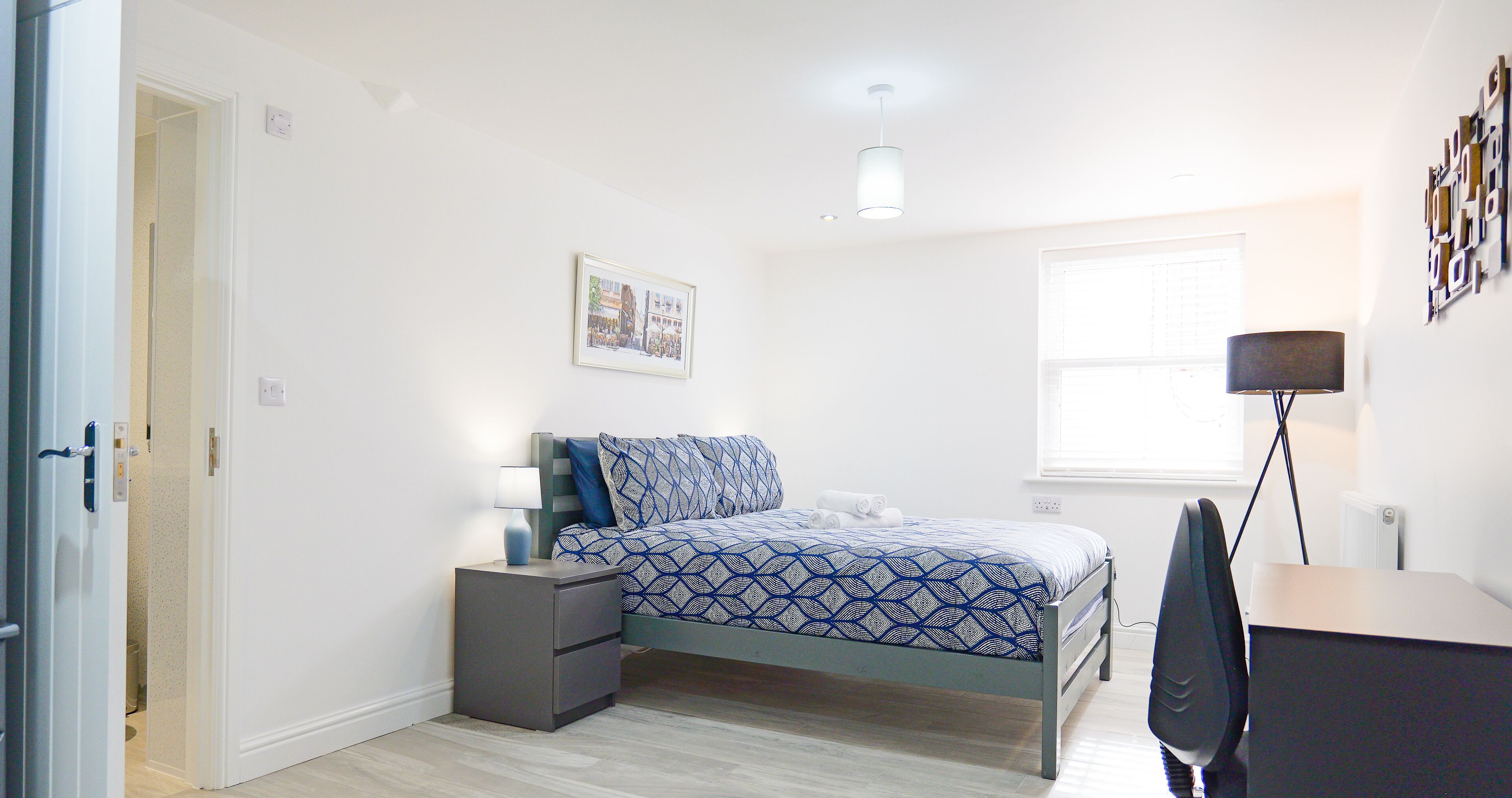 1 bedroom, desk, iron/ironing board, WiFi