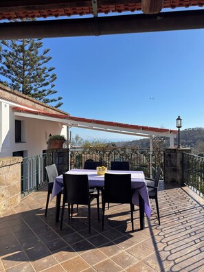 Outdoor dining - ABODE OF THE RASCALS (Campania)