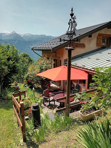 CHALET DE MONTAGNE AT 1170 m HAMEAU DE LA COMMUNE DE ORELLE. SUMMER WINTER
