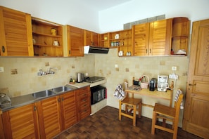 Fridge, microwave, oven, coffee/tea maker