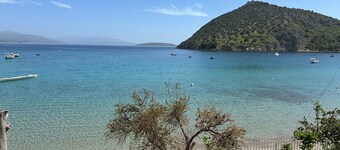 Sea Front Maisonette (beachfront)