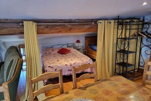 2 quartos, ferros/tábuas de passar roupa, Wi-Fi, roupa de cama
