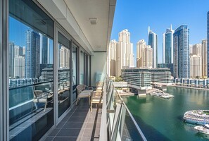 Property grounds - Dubai Marina View - 2BR APT w/ Pool & Gym (Dubai)