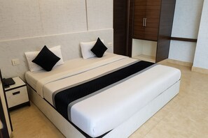 Deluxe Room, Balcony, Park View | In-room safe, desk, laptop workspace, blackout drapes