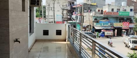 Habitación estándar, vista a la ciudad | Vista del balcón