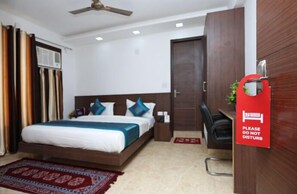 Standard Room, City View | In-room safe, desk, laptop workspace, blackout drapes