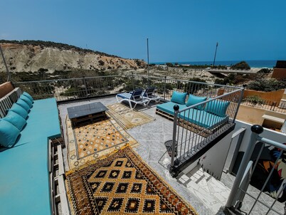 Cozy 6-rooms Beach House with AC, WiFi & 3 Min Walk to the Shore